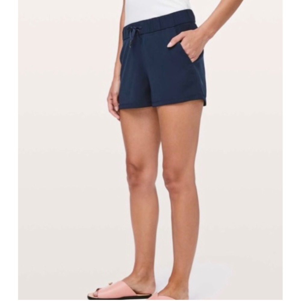 Lululemon On The Fly Shorts 14
True Navy 2.5" Woven‎